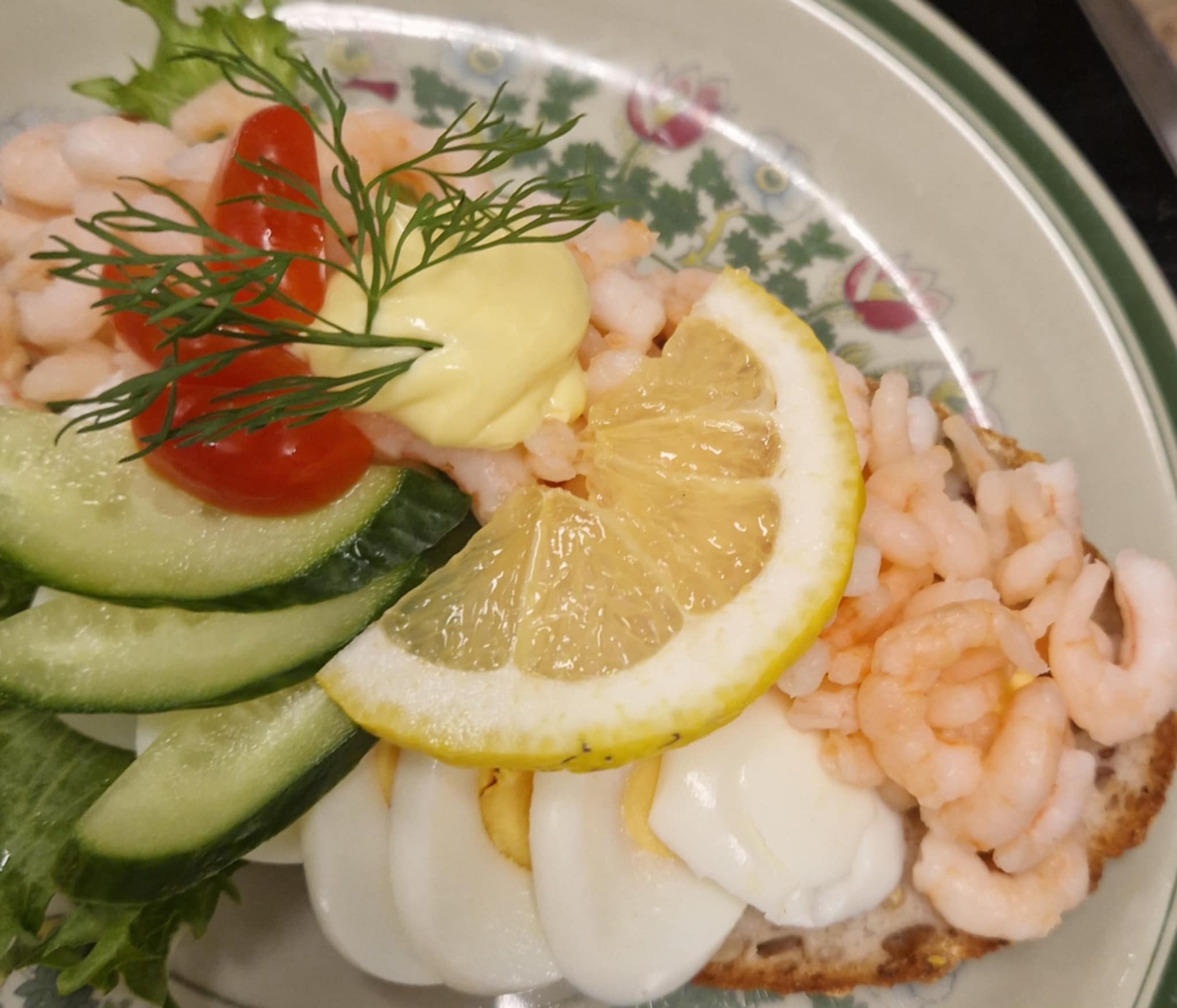 Rekesmørbrød med egg